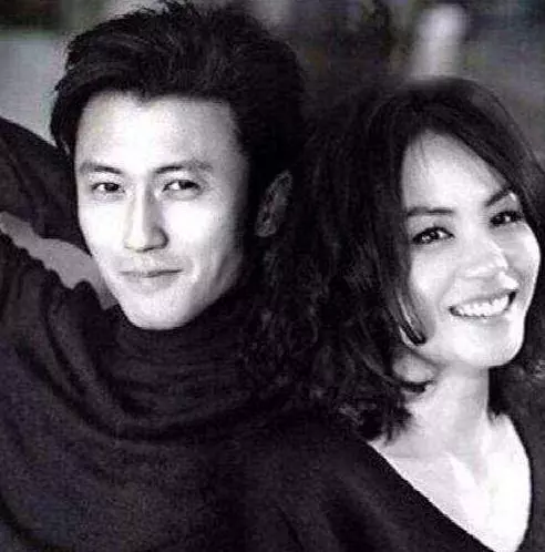 謝霆鋒為何寧願不要兩個孩子,也要王菲,謝賢6字道出真相