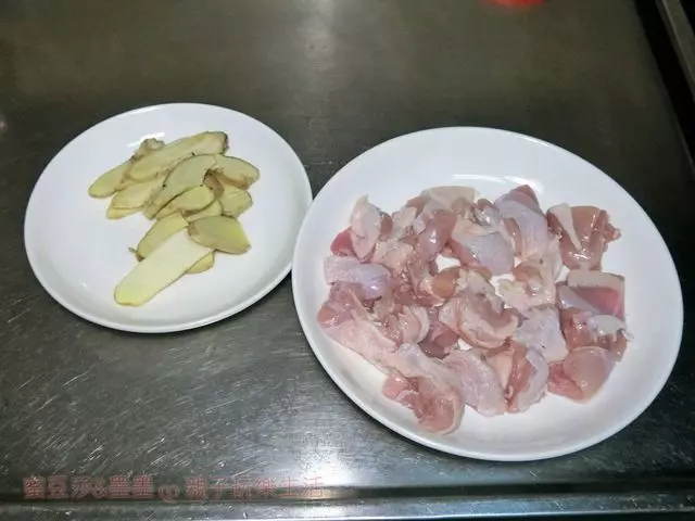 【電鍋食譜】零失敗懶人料理!麻油雞飯簡單上桌