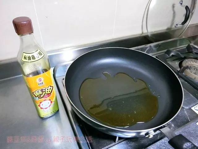 【電鍋食譜】零失敗懶人料理!麻油雞飯簡單上桌