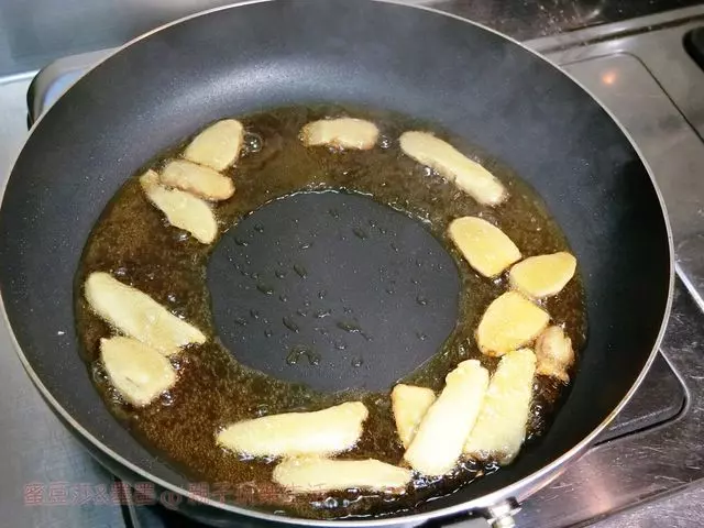 【電鍋食譜】零失敗懶人料理!麻油雞飯簡單上桌