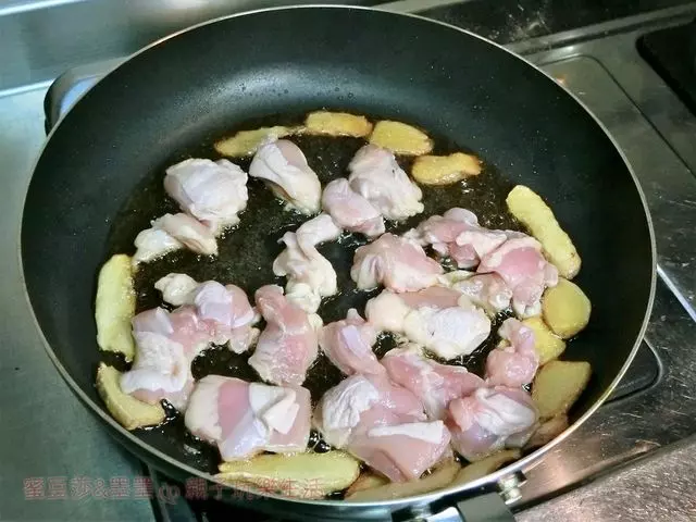 【電鍋食譜】零失敗懶人料理!麻油雞飯簡單上桌