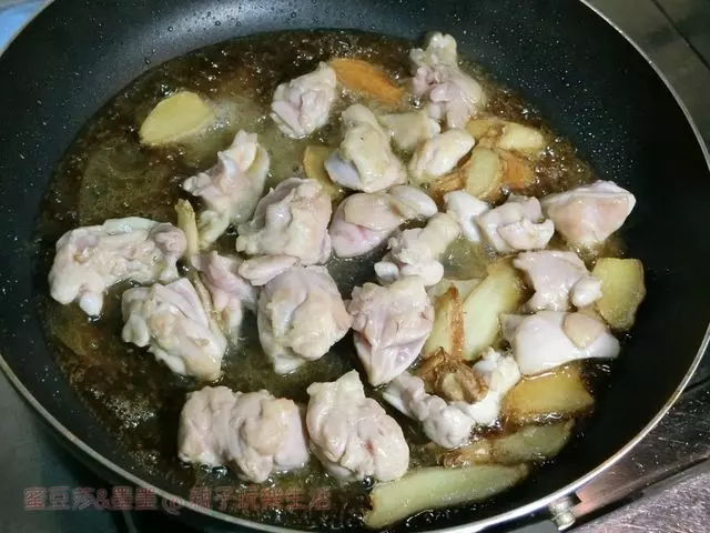 【電鍋食譜】零失敗懶人料理!麻油雞飯簡單上桌