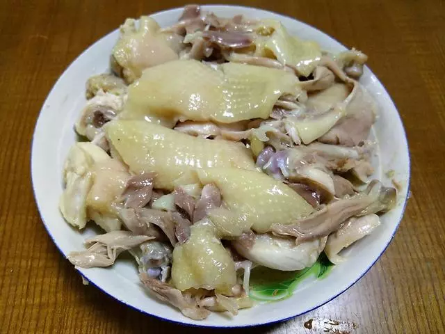 教你隔水蒸出「水晶雞」超簡單!滑嫩多汁太美味~一整隻雞都不夠吃!
