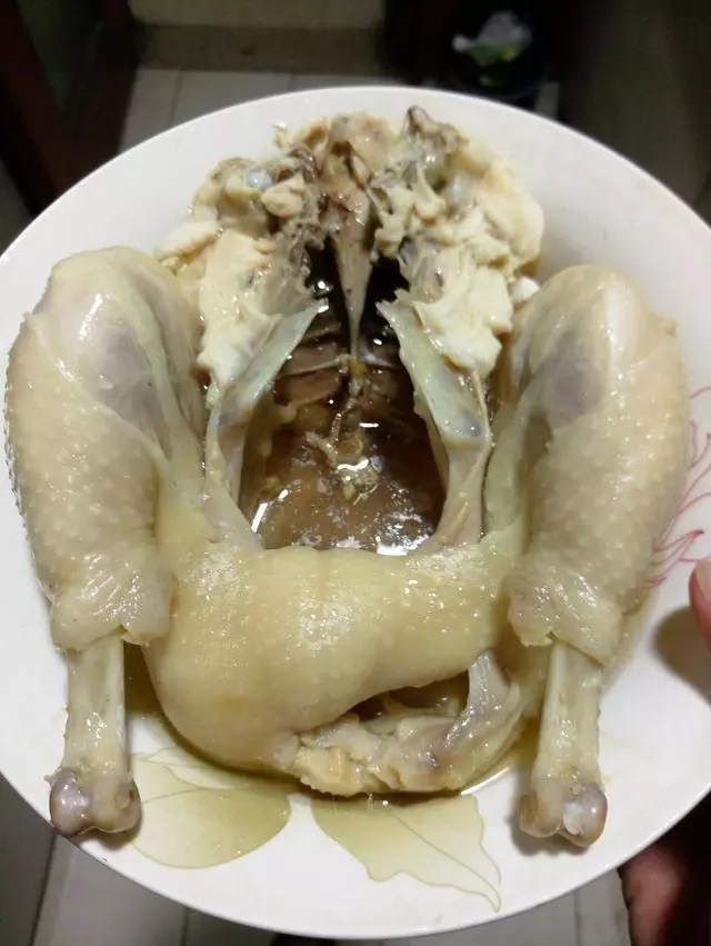 教你隔水蒸出「水晶雞」超簡單!滑嫩多汁太美味~一整隻雞都不夠吃!