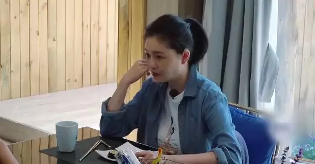 大S親手做壽司當愛心早餐,汪小菲「難以下嚥」也拚命硬吞!網友笑稱:「滿屏的求生慾!」