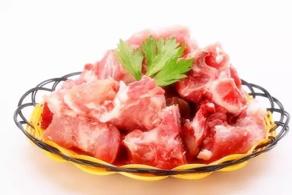 玉米排骨湯,清甜可口,夏季非常好下飯,但要注意這些細節