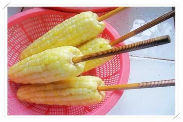 玉米排骨湯,清甜可口,夏季非常好下飯,但要注意這些細節