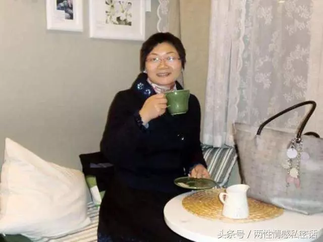 這輩子做的最糊塗的事情就是,為了他拋棄了兩個女兒