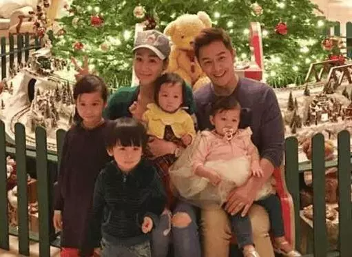 林志穎老婆曬化妝檯,鏡子裡的她成了亮點,網友:懷了4個月了?