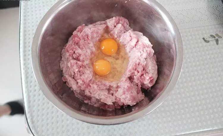 豬肉丸學會這樣做,好吃到停不下嘴,太誘人了,大人小孩都愛吃!