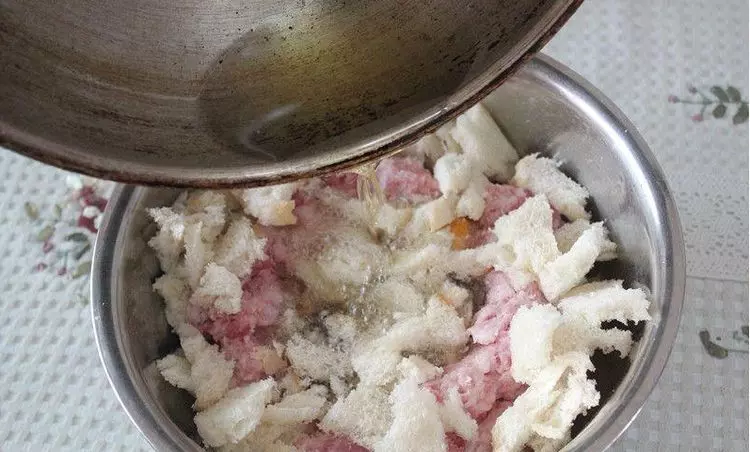 豬肉丸學會這樣做,好吃到停不下嘴,太誘人了,大人小孩都愛吃!