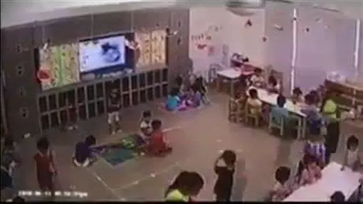 2歲童遭撞倒敲頭!連吐兩次鼻血不止