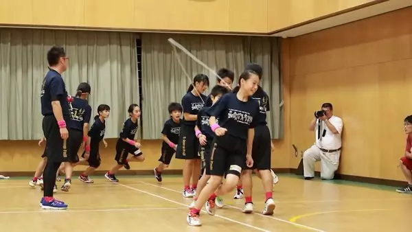 1分鐘230個 日小學生破世界跳繩紀錄