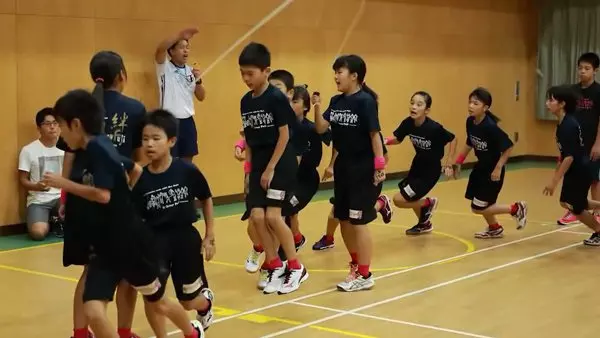 1分鐘230個 日小學生破世界跳繩紀錄