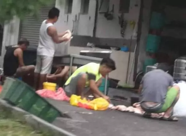 袋子刺破食材掉地 連鎖餐館:員工沒在地上處理
