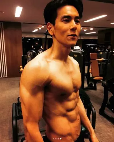 【大飽眼福!】男神彭于晏脫了! 八粒腹肌 + 『隱藏版部位』讓彭太太直呼:青根要爆了、濕了!