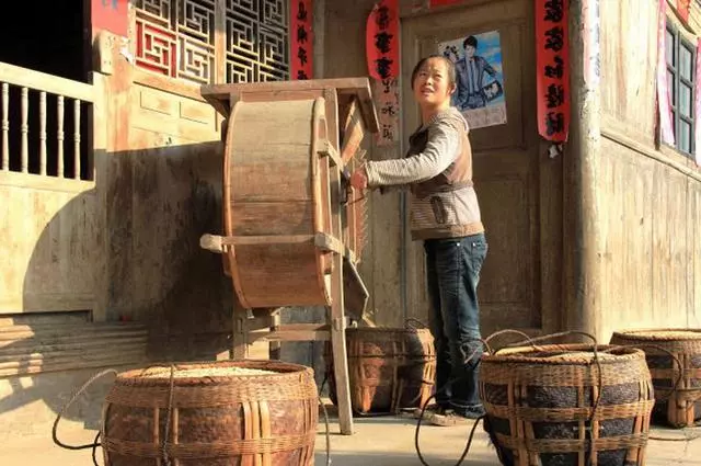不顧父母的反對嫁給他,一年後離婚,公婆的舉動讓我感動