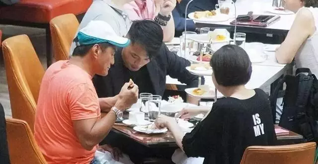 入行近40年演惡霸悍匪最深入民心,60歲TVB老戲骨虎父無犬子!