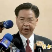 「小屁孩不識蔣介石」為何潑漆?李來希:銅像會咬人?