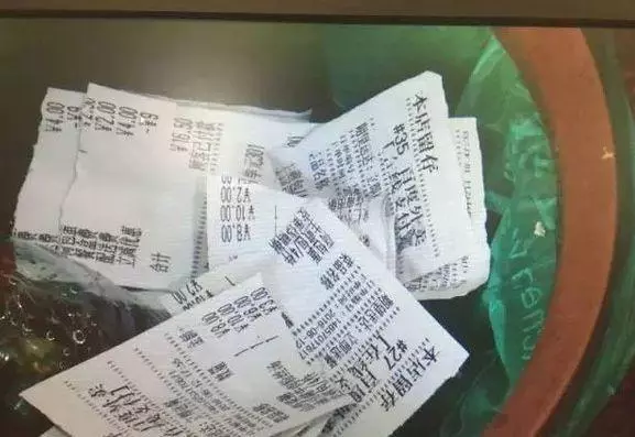 婆婆住院我給她點了個外賣,老公罵我,我拿出一疊單據後他道歉了