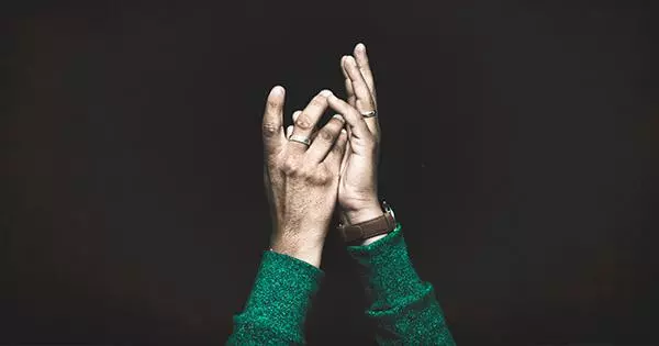 鬼谷子大智慧:有一種修養叫做看透不說透,做人現實點,智者講利益,愚者談感情!