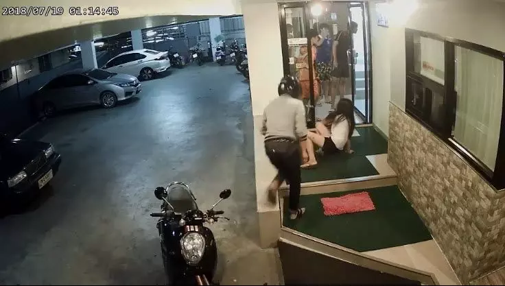 【全程被CCTV拍下!】女子被7年男友暴打,曾求救但沒人敢出手相救!