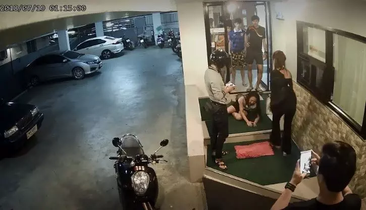【全程被CCTV拍下!】女子被7年男友暴打,曾求救但沒人敢出手相救!
