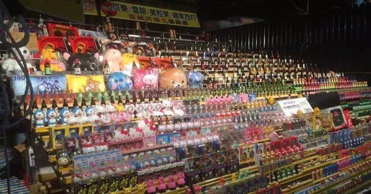 夜市最騙錢遊戲是「套圈圈」?老手大方「爆密技」 專攻這區就回本!