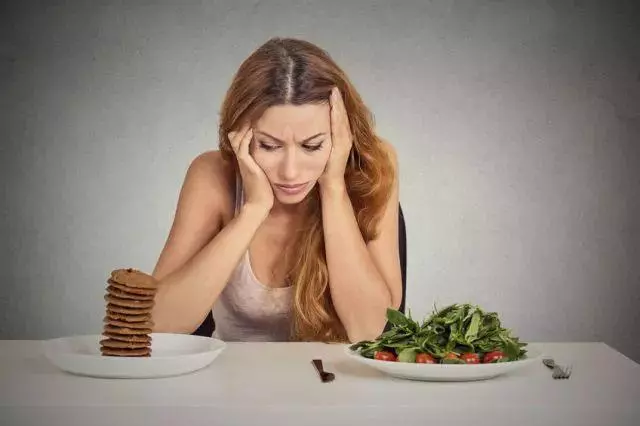 「健康科普」不吃晚飯能減肥?想得美!正確做法……