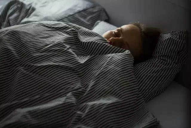 「健康科普」不吃晚飯能減肥?想得美!正確做法……
