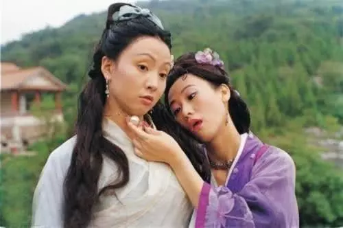 50歲翁虹一家近照曝光,老公帥氣像小伙,女兒長相一言難盡!