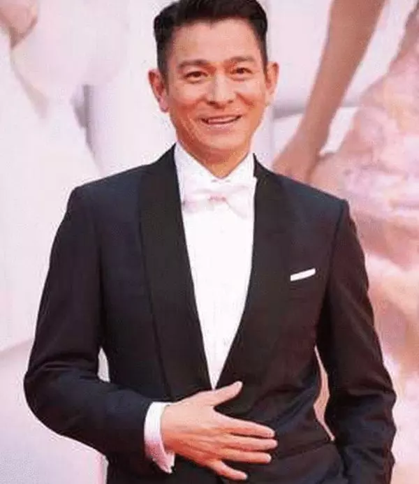 原來"星巴克"是他們家開的!她家族是馬來西亞檳城首富集團,營業每年超過200億!