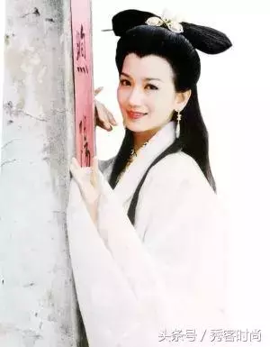 趙雅芝和兒媳婦同框,兒媳婦顏值不輸婆婆!不進娛樂圈實在可惜了!