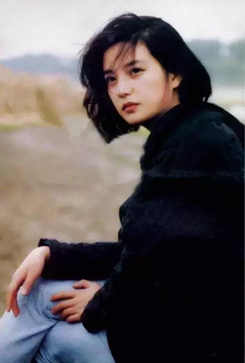 20歲趙薇和20歲林心如,讓你在兩人選一個做老婆,你會選誰?