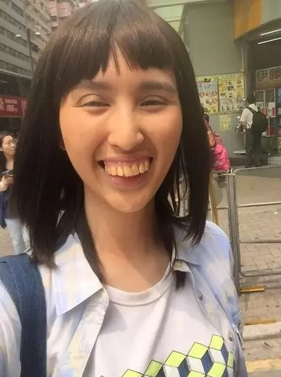 丑著離開TVB!爆紅「爺孫戀」女星何傲兒從神級靚女變齙牙醜女, 樣子慘不忍睹還胃過癲姐!