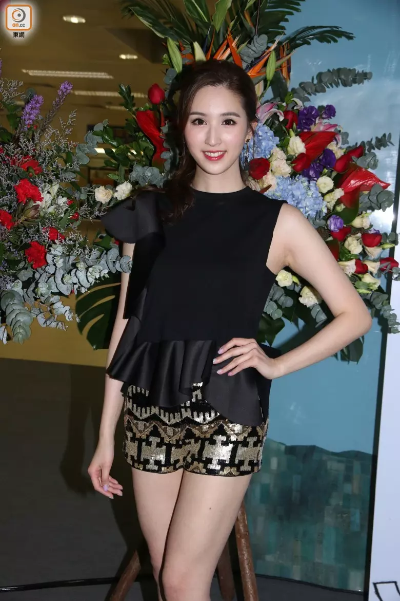 丑著離開TVB!爆紅「爺孫戀」女星何傲兒從神級靚女變齙牙醜女, 樣子慘不忍睹還胃過癲姐!