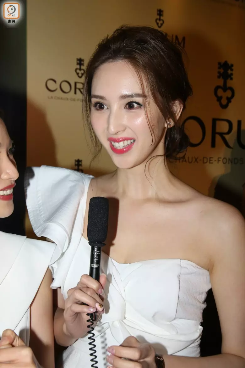 丑著離開TVB!爆紅「爺孫戀」女星何傲兒從神級靚女變齙牙醜女, 樣子慘不忍睹還胃過癲姐!