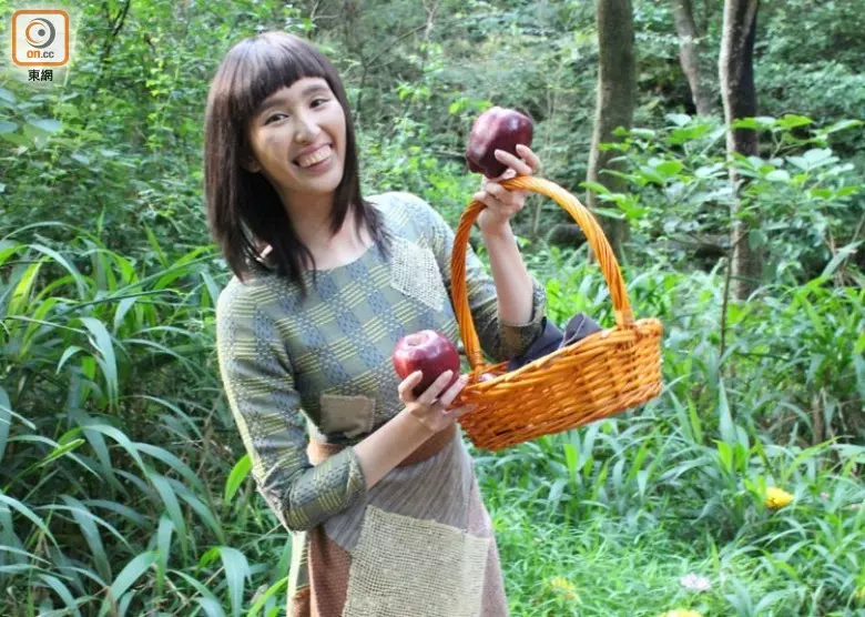 丑著離開TVB!爆紅「爺孫戀」女星何傲兒從神級靚女變齙牙醜女, 樣子慘不忍睹還胃過癲姐!