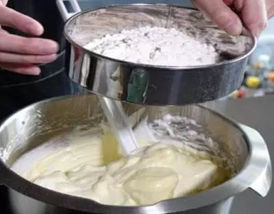 不好吃不用錢雞蛋糕作法大公開!只需幾樣材料加上幾個步驟,就能吃到美味的雞蛋糕啦!