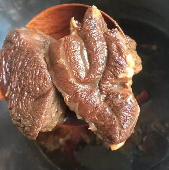 一個賣了8年滷肉的小伙,告訴你怎麼鹵才好吃!