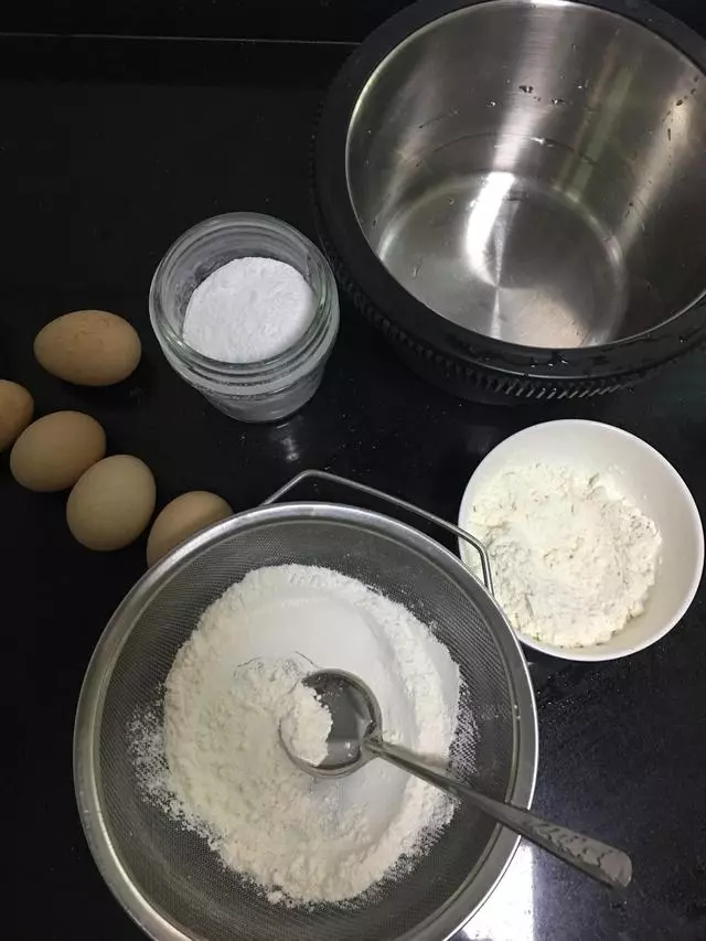 朋友們很多時候說他們蒸蛋糕發得不美,不會發~ 教你只需簡單步驟 *傳統蒸雞蛋糕,發得好美,只需簡單四步驟。。。