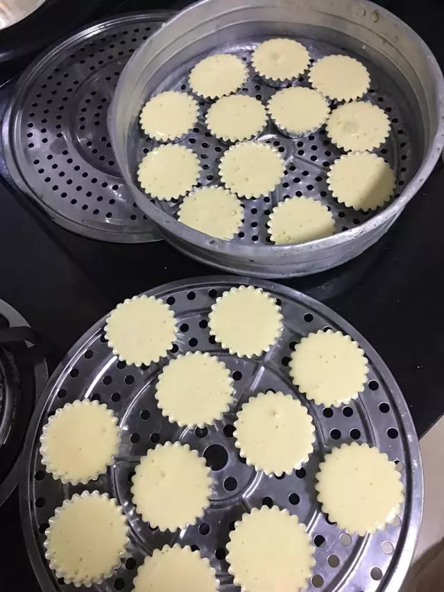 朋友們很多時候說他們蒸蛋糕發得不美,不會發~ 教你只需簡單步驟 *傳統蒸雞蛋糕,發得好美,只需簡單四步驟。。。
