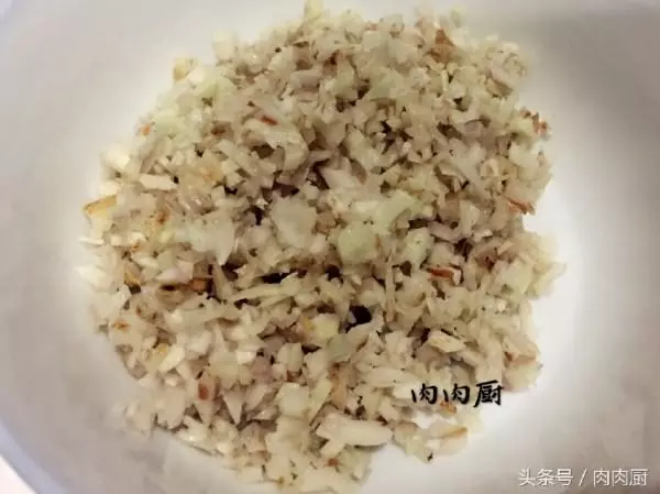 婆婆家中祖傳秘制白切雞~雞皮爽肉滑,清淡鮮美!!吃後感覺雞肉口齒留香,值得推薦~~