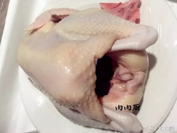 婆婆家中祖傳秘制白切雞~雞皮爽肉滑,清淡鮮美!!吃後感覺雞肉口齒留香,值得推薦~~