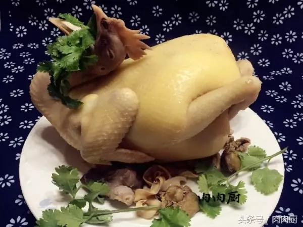 婆婆家中祖傳秘制白切雞~雞皮爽肉滑,清淡鮮美!!吃後感覺雞肉口齒留香,值得推薦~~
