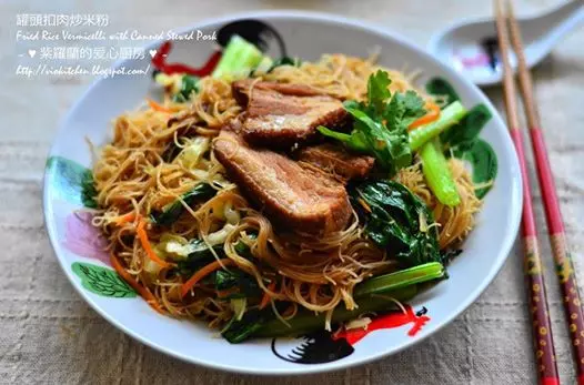 【罐頭扣肉米粉】要如何把米粉炒的Q,不結團不沾鍋其實是很簡單。