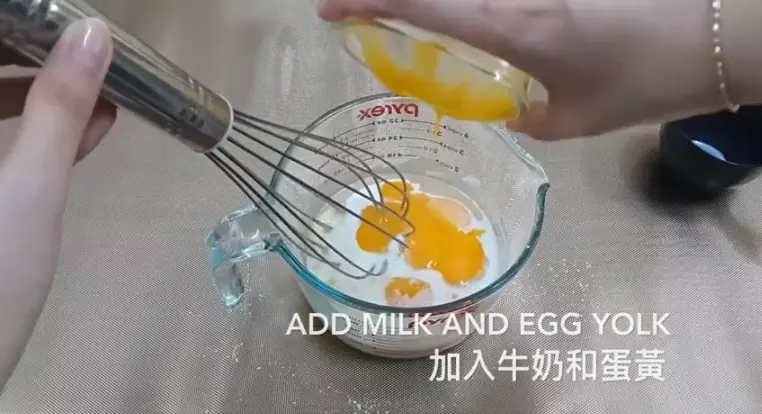 最近爆紅的原味古早味蛋糕,口感綿密鬆軟,搭配濃鬱的雞蛋鮮奶的味道,有一種幸福感。 - 美食筆記