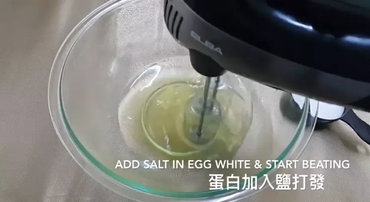 最近爆紅的原味古早味蛋糕,口感綿密鬆軟,搭配濃鬱的雞蛋鮮奶的味道,有一種幸福感。 - 美食筆記