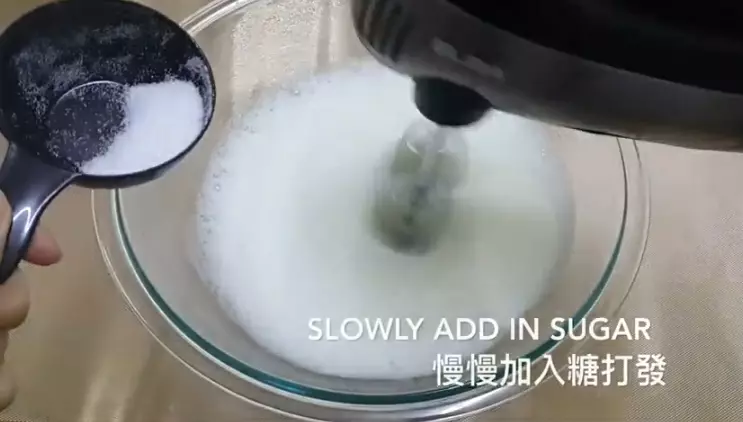最近爆紅的原味古早味蛋糕,口感綿密鬆軟,搭配濃鬱的雞蛋鮮奶的味道,有一種幸福感。 - 美食筆記