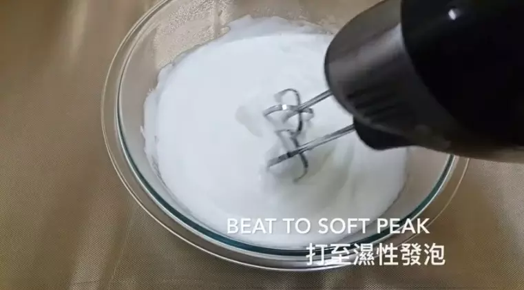 最近爆紅的原味古早味蛋糕,口感綿密鬆軟,搭配濃鬱的雞蛋鮮奶的味道,有一種幸福感。 - 美食筆記